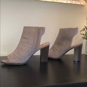 Open toed block heel booties